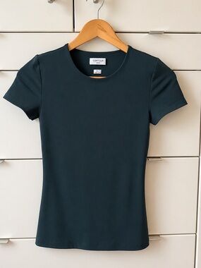 Aritzia Contour Dark Green Tee Size S | Sculpting Stretch Top